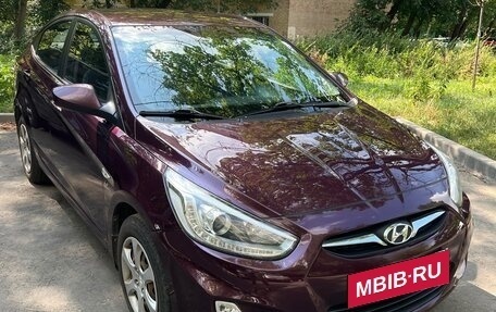 Hyundai Solaris II рестайлинг, 2013 год, 950 000 рублей, 2 фотография