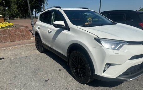 Toyota RAV4, 2017 год, 2 300 000 рублей, 2 фотография