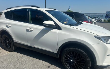 Toyota RAV4, 2017 год, 2 300 000 рублей, 3 фотография