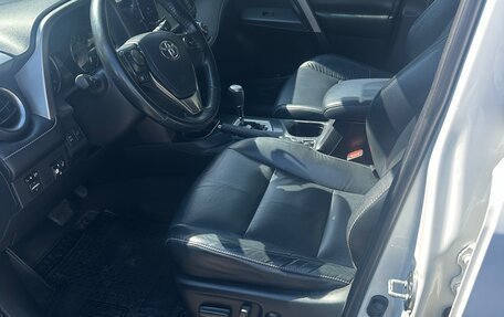 Toyota RAV4, 2017 год, 2 300 000 рублей, 8 фотография