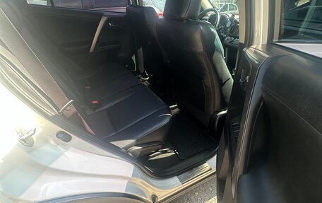 Toyota RAV4, 2017 год, 2 300 000 рублей, 10 фотография