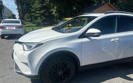 Toyota RAV4, 2017 год, 2 300 000 рублей, 12 фотография
