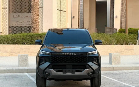 Toyota Hilux VIII, 2022 год, 7 330 000 рублей, 2 фотография