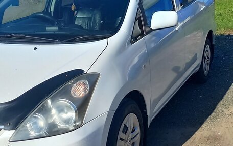 Toyota Wish II, 2004 год, 800 000 рублей, 2 фотография