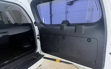 Toyota Land Cruiser Prado 150 рестайлинг 2, 2014 год, 3 397 000 рублей, 19 фотография