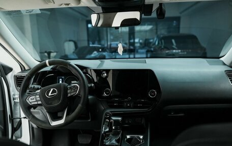 Lexus NX, 2025 год, 6 990 000 рублей, 14 фотография