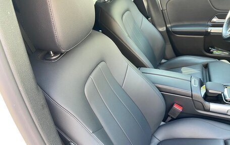 Mercedes-Benz GLB, 2020 год, 3 250 000 рублей, 3 фотография