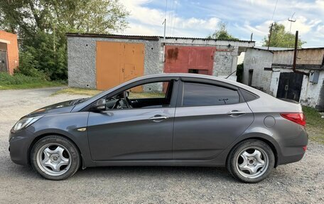 Hyundai Solaris II рестайлинг, 2013 год, 800 000 рублей, 4 фотография
