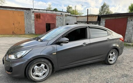 Hyundai Solaris II рестайлинг, 2013 год, 800 000 рублей, 5 фотография