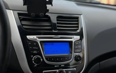 Hyundai Solaris II рестайлинг, 2013 год, 800 000 рублей, 13 фотография