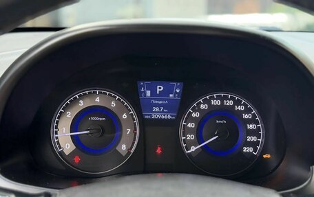Hyundai Solaris II рестайлинг, 2013 год, 800 000 рублей, 12 фотография