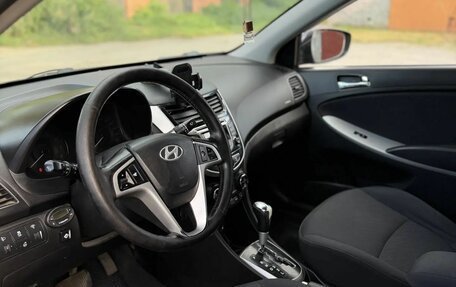 Hyundai Solaris II рестайлинг, 2013 год, 800 000 рублей, 19 фотография