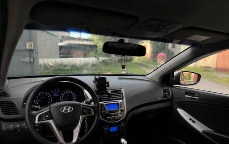 Hyundai Solaris II рестайлинг, 2013 год, 800 000 рублей, 16 фотография