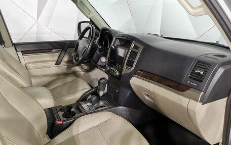 Mitsubishi Pajero IV, 2017 год, 2 445 000 рублей, 12 фотография