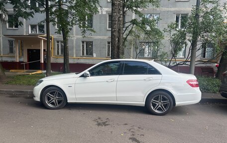 Mercedes-Benz E-Класс, 2011 год, 1 980 000 рублей, 5 фотография