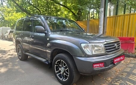 Toyota Land Cruiser 100 рестайлинг 2, 2004 год, 1 800 000 рублей, 1 фотография