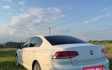 Volkswagen Passat B8 рестайлинг, 2016 год, 1 320 000 рублей, 2 фотография