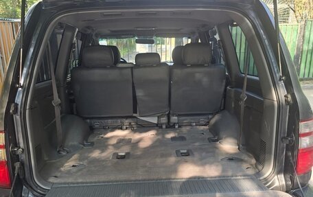 Toyota Land Cruiser 100 рестайлинг 2, 2004 год, 1 800 000 рублей, 10 фотография
