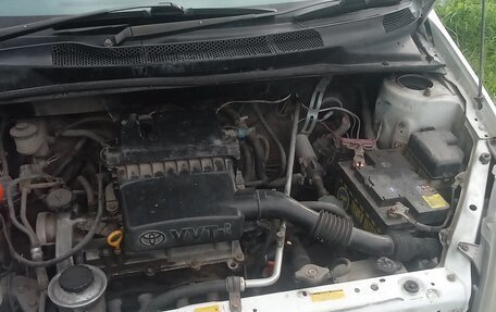 Toyota Vitz, 2001 год, 390 000 рублей, 4 фотография
