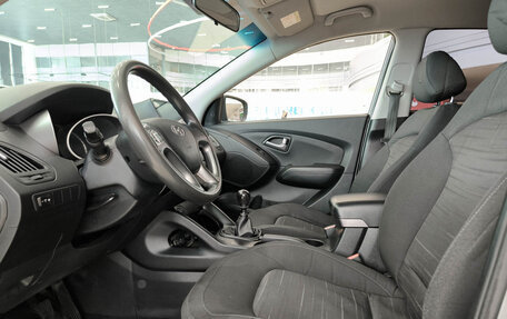 Hyundai ix35 I рестайлинг, 2013 год, 720 000 рублей, 16 фотография