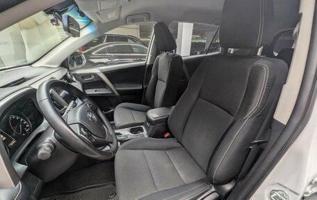 Toyota RAV4, 2019 год, 2 147 000 рублей, 10 фотография