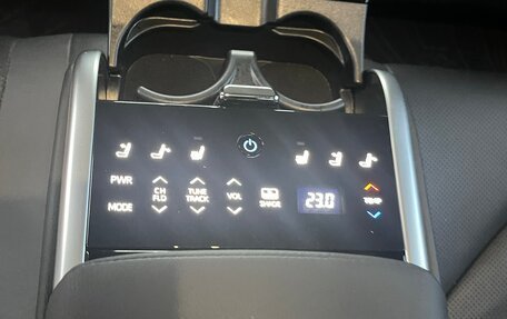 Toyota Camry, 2019 год, 3 300 000 рублей, 10 фотография