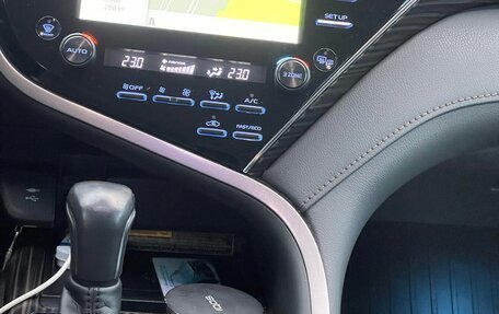 Toyota Camry, 2019 год, 3 300 000 рублей, 9 фотография