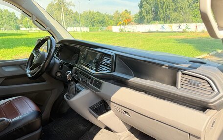 Volkswagen Caravelle T6 рестайлинг, 2020 год, 3 800 000 рублей, 17 фотография