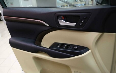 Toyota Highlander III, 2014 год, 2 590 000 рублей, 11 фотография