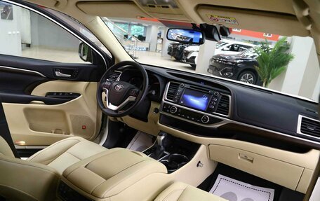 Toyota Highlander III, 2014 год, 2 590 000 рублей, 14 фотография