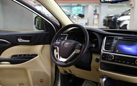 Toyota Highlander III, 2014 год, 2 590 000 рублей, 15 фотография