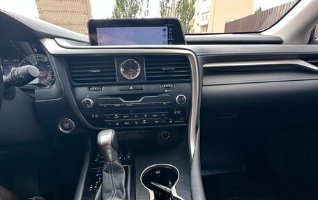 Lexus RX IV рестайлинг, 2018 год, 3 900 000 рублей, 10 фотография