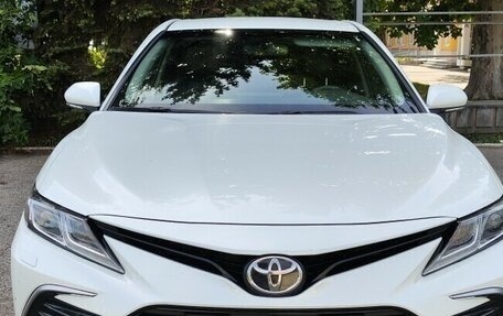 Toyota Camry, 2021 год, 3 290 000 рублей, 1 фотография