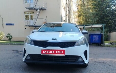 KIA Rio IV, 2021 год, 1 450 000 рублей, 1 фотография