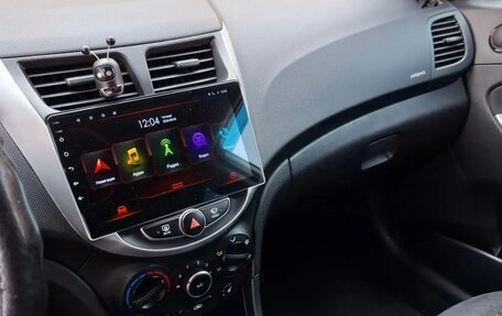 Hyundai Solaris II рестайлинг, 2016 год, 1 000 000 рублей, 3 фотография