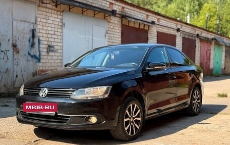 Volkswagen Jetta VI, 2013 год, 800 000 рублей, 3 фотография