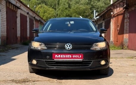 Volkswagen Jetta VI, 2013 год, 800 000 рублей, 2 фотография