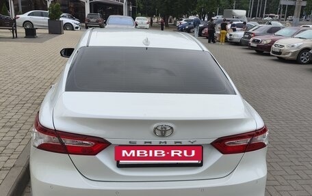 Toyota Camry, 2021 год, 3 290 000 рублей, 6 фотография