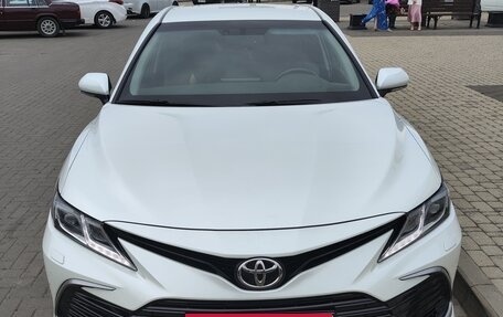Toyota Camry, 2021 год, 3 290 000 рублей, 5 фотография