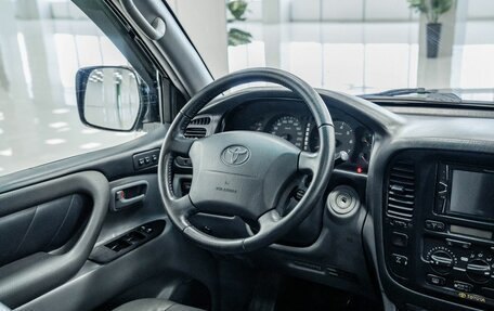 Toyota Land Cruiser 100 рестайлинг 2, 2002 год, 1 049 000 рублей, 11 фотография