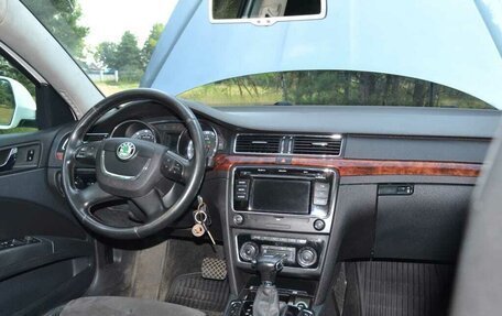 Skoda Superb III рестайлинг, 2012 год, 670 000 рублей, 15 фотография