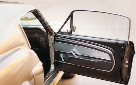 Ford Mustang VI рестайлинг, 1967 год, 120 000 000 рублей, 18 фотография