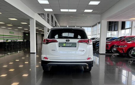 Toyota RAV4, 2018 год, 2 395 000 рублей, 4 фотография