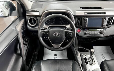 Toyota RAV4, 2018 год, 2 395 000 рублей, 11 фотография