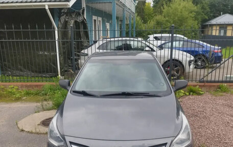 Hyundai Solaris II рестайлинг, 2015 год, 1 300 000 рублей, 3 фотография