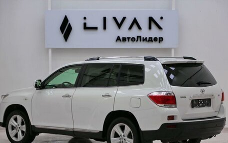 Toyota Highlander III, 2012 год, 1 565 000 рублей, 2 фотография