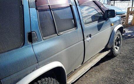 Nissan Terrano II рестайлинг, 1993 год, 450 000 рублей, 4 фотография