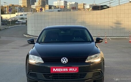 Volkswagen Jetta VI, 2013 год, 1 220 000 рублей, 2 фотография