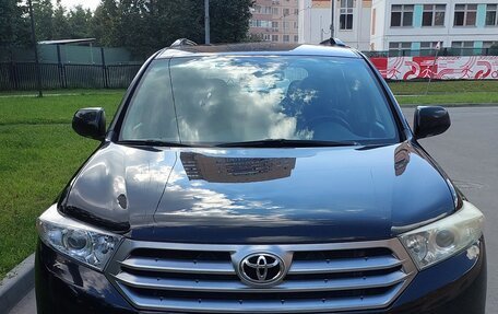Toyota Highlander III, 2011 год, 2 100 000 рублей, 2 фотография