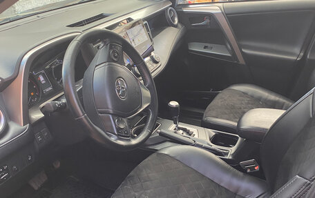 Toyota RAV4, 2018 год, 2 500 000 рублей, 10 фотография